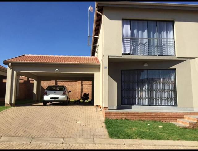 3 BEDROOM TOWNHOUSE FOR SALE IN JACKAROO PARK
